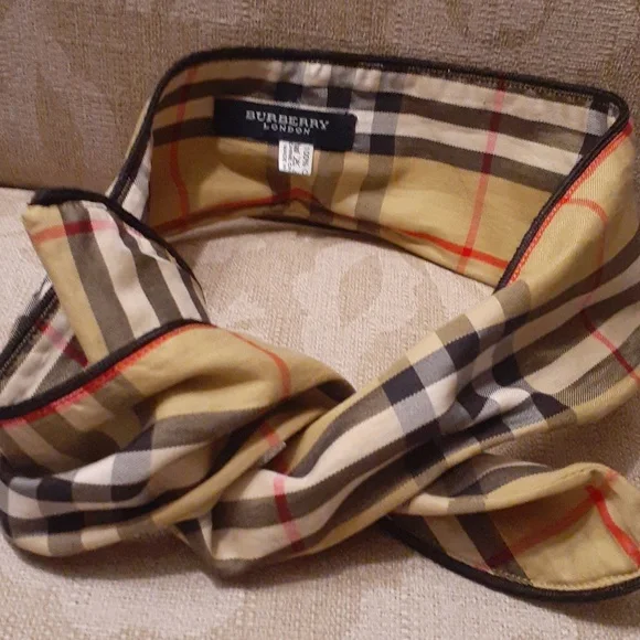 Burberry | Accessories | Burberry Wrap With Wire Euc  display picture 1